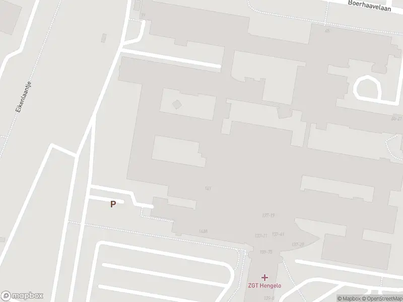 Brandweer met grote spoed naar de Leliestraat in Hengelo vanwege gebouwbrand