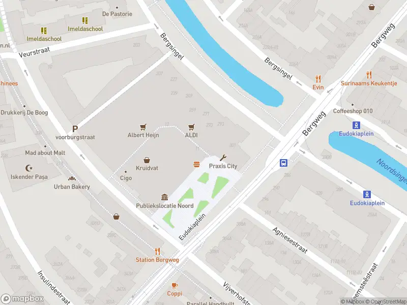 Ambulance met gepaste spoed naar de Eudokiaplein in Rotterdam