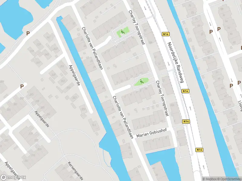Ambulance met grote spoed naar de Mien Ruysplein in Voorburg