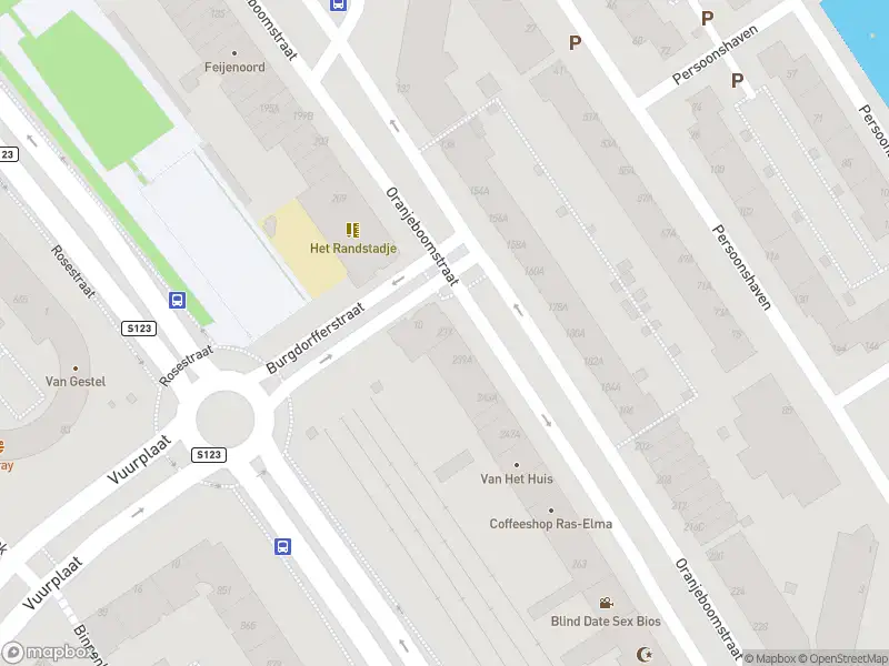 Ambulance met grote spoed naar de Oranjeboomstraat in Rotterdam