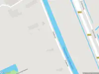 Ambulance met grote spoed naar de Zuideinde in Zevenhuizen