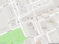 Politie met grote spoed naar de Warmeerweg in Emmen vanwege steekincident