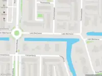 Ambulance met gepaste spoed naar de Laan Walcheren in Amstelveen