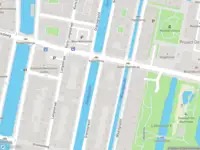 Ambulance met gepaste spoed naar de Oranjegracht in Leiden