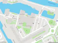 Ambulance met grote spoed naar de Berkenplein in Diemen