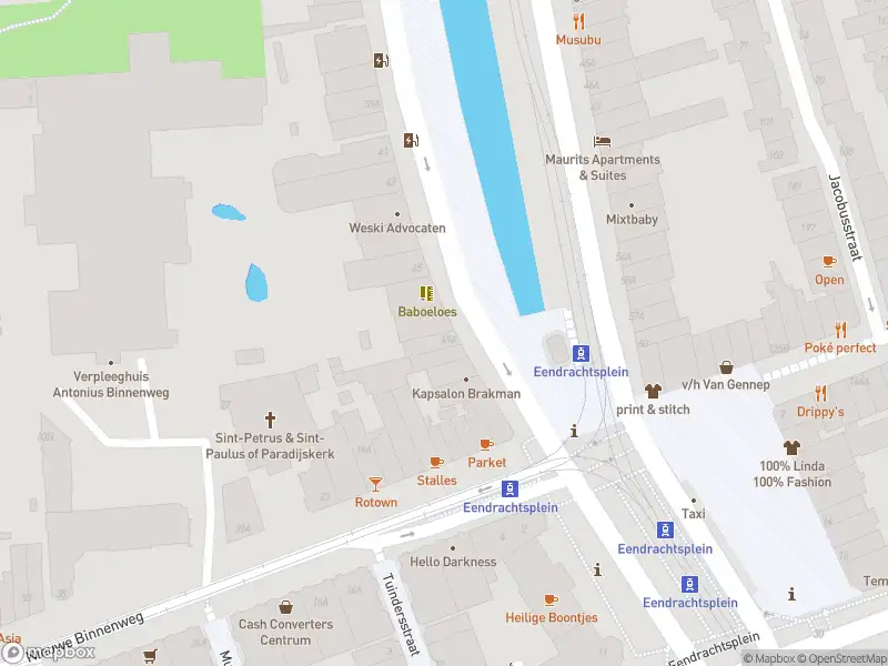 Ambulance met gepaste spoed naar de Westersingel in Rotterdam