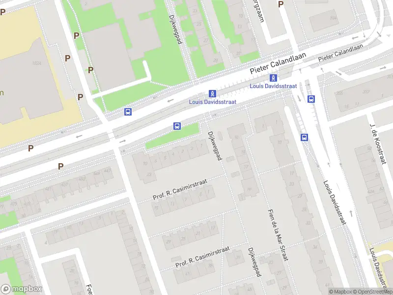 Ambulance met grote spoed naar de Pieter Calandplantsoen in Amsterdam