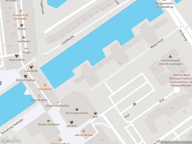 Ambulance met grote spoed naar de Waterlinze in Hellevoetsluis