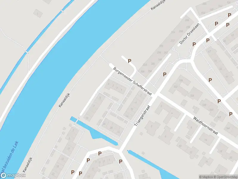 Brandweer met gepaste spoed naar de Burgemeester Schefferstraat in Arkel vanwege stormschade