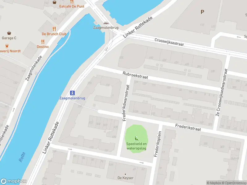 Ambulance met grote spoed naar de Frederikdwarsstraat in Rotterdam