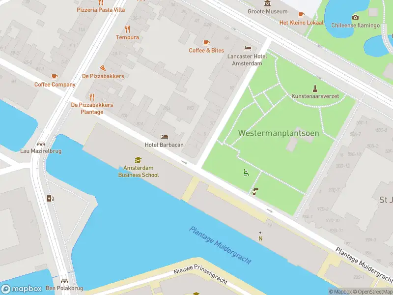 Ambulance met grote spoed naar de Plantage Westermanlaan in Amsterdam