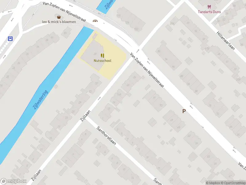 Ambulance met gepaste spoed naar de Cornelis de Wittstraat in Wassenaar