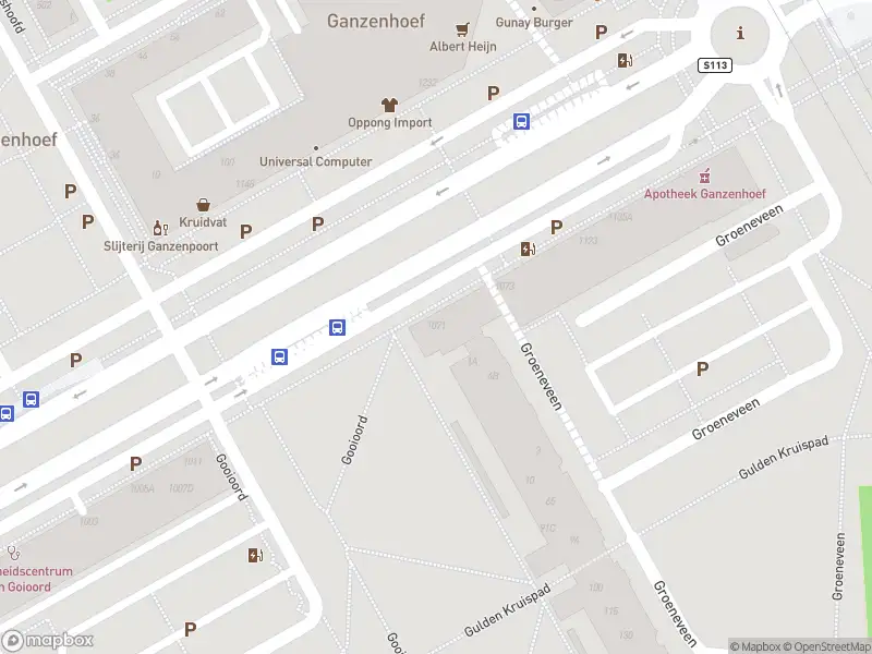 Ambulance met grote spoed naar de Bijlmerdreef in Amsterdam