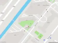 Ambulance met gepaste spoed naar de Loenermark in Amsterdam