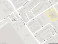 Ambulance met grote spoed naar de Van den Rijnstraat in Maasdijk