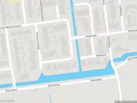 Ambulance met grote spoed naar de Prins Johan Frisostraat in Oud-Alblas