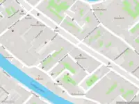 Ambulance met grote spoed naar de Drapiersteeg in Gouda