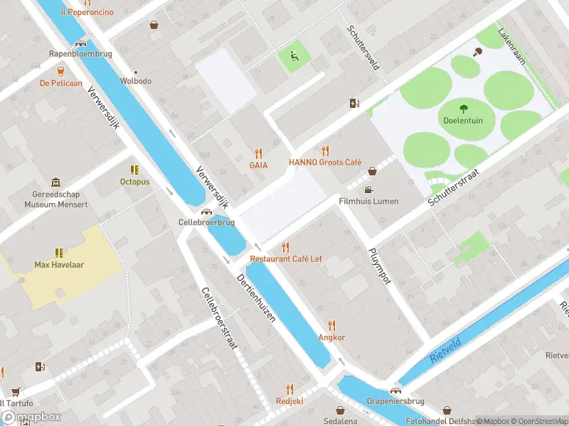 Brandweer met gepaste spoed naar de Doelenplein in Delft vanwege een liftopsluiting