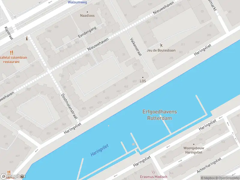 Ambulance met grote spoed naar de Haringvliet in Rotterdam