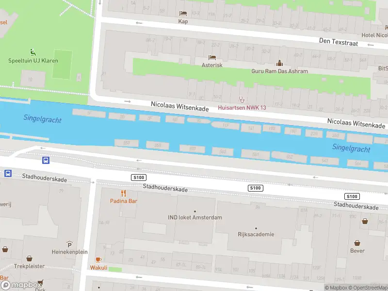 Ambulance met grote spoed naar de Weteringstraat in Amsterdam