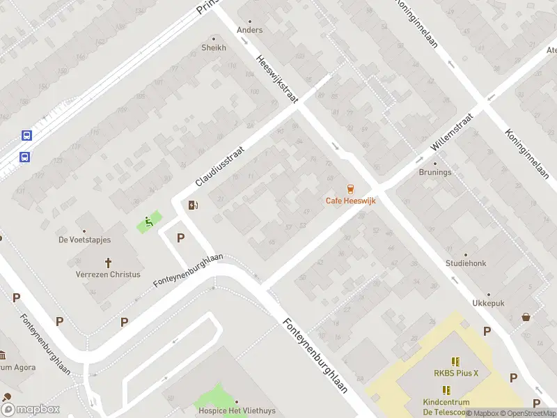 Ambulance met grote spoed naar de Den Burghstraat in Voorburg