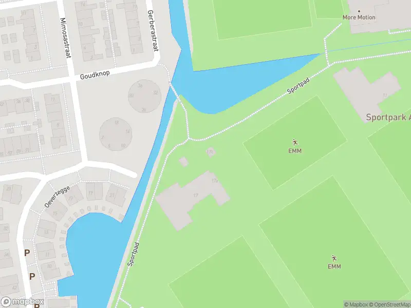 Ambulance met grote spoed naar de Schoolbaan in Roelofarendsveen