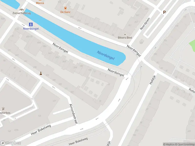 Ambulance met grote spoed naar de Noordsingel in Rotterdam