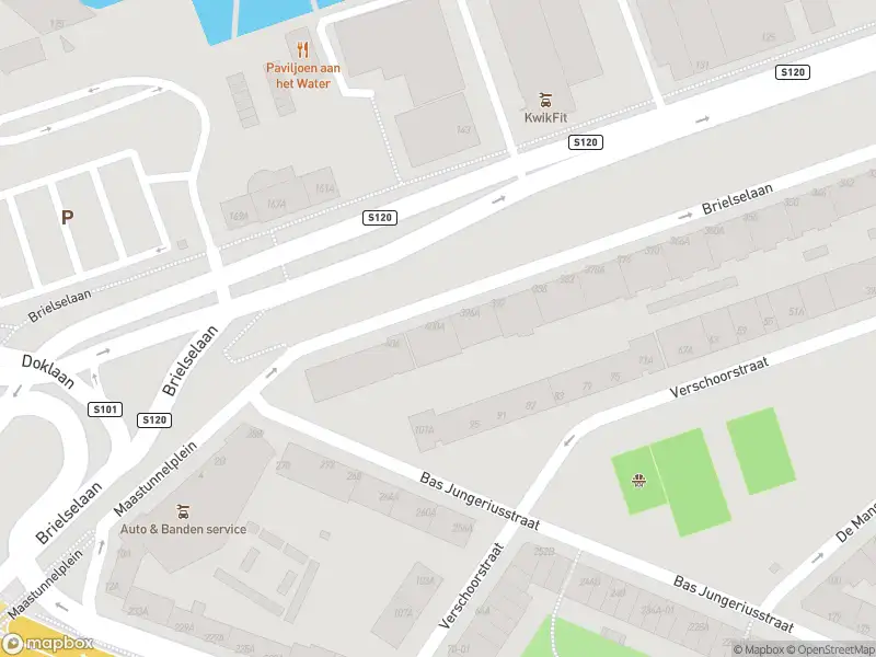 Ambulance met grote spoed naar de Brielselaan in Rotterdam