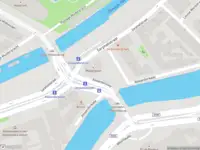 Ambulance met gepaste spoed naar de Alexanderplein in Amsterdam