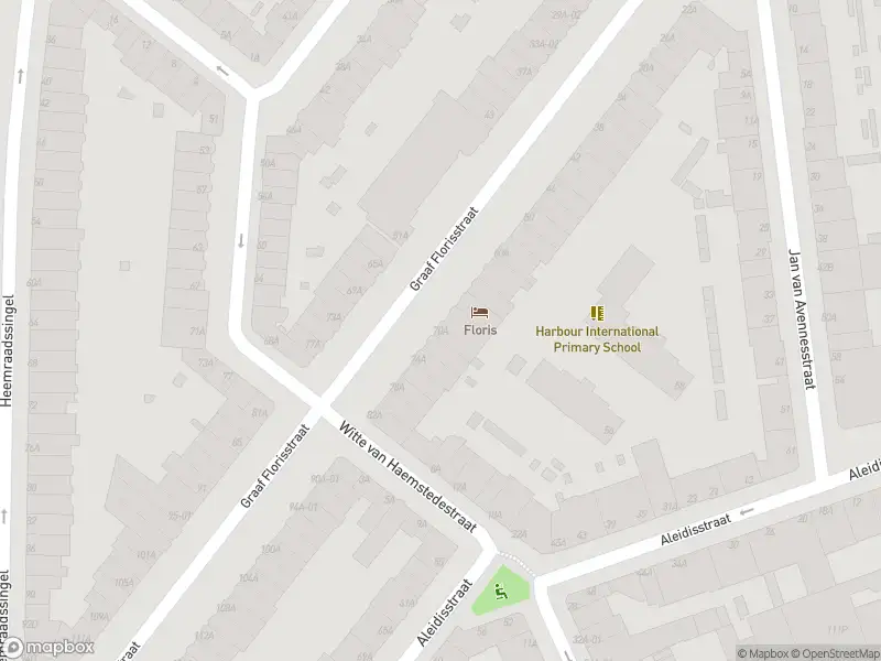 Ambulance met grote spoed naar de Graaf Florisstraat in Rotterdam