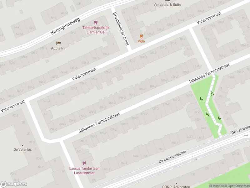 Ambulance met gepaste spoed naar de Jan van Goyenkade in Amsterdam