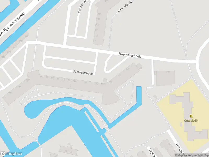Ambulance met grote spoed naar de Beemsterhoek in Capelle aan den IJssel