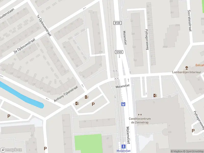 Ambulance met gepaste spoed naar de Molenvliet in Rotterdam