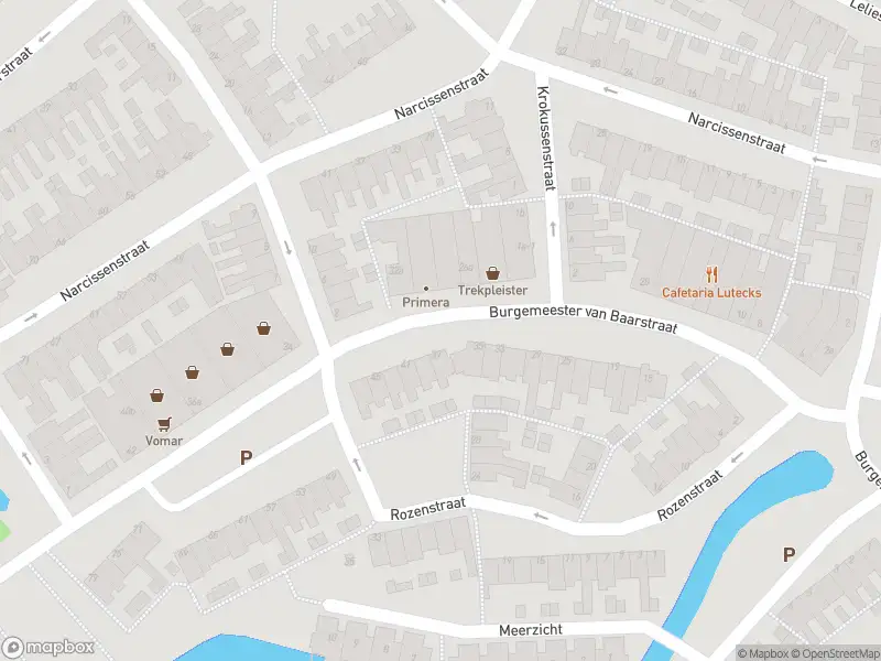 Ambulance met grote spoed naar de Burgemeester van Baarstraat in Volendam