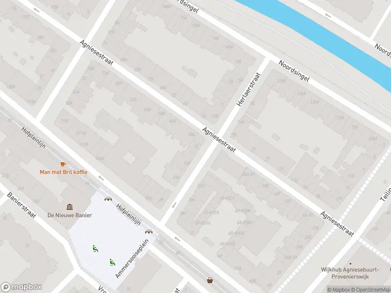 Ambulance met grote spoed naar de Herlaerstraat in Rotterdam