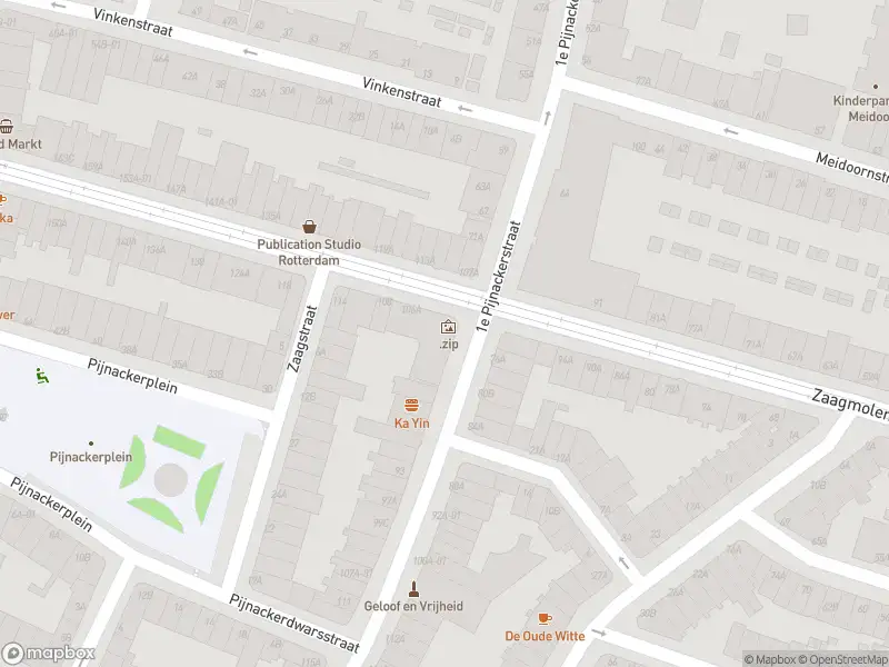 Ambulance met gepaste spoed naar de 1e Pijnackerstraat in Rotterdam