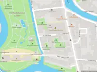 Ambulance met grote spoed naar de Zegersteeg in Leiden