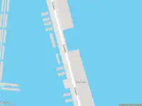 Ambulance met grote spoed naar de Silodam in Amsterdam