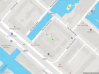 Ambulance met grote spoed naar de Aart Kleinhof in Amsterdam