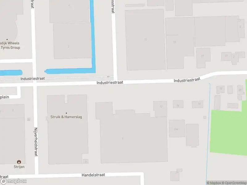 Ambulance met grote spoed naar de Industriestraat in Strijen