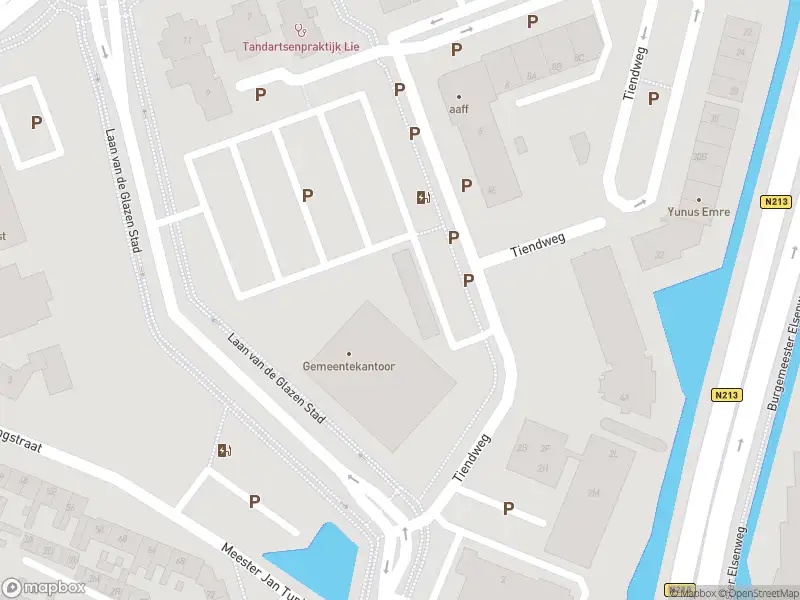 Brandweer met gepaste spoed naar de Tiendweg in Naaldwijk vanwege stormschade