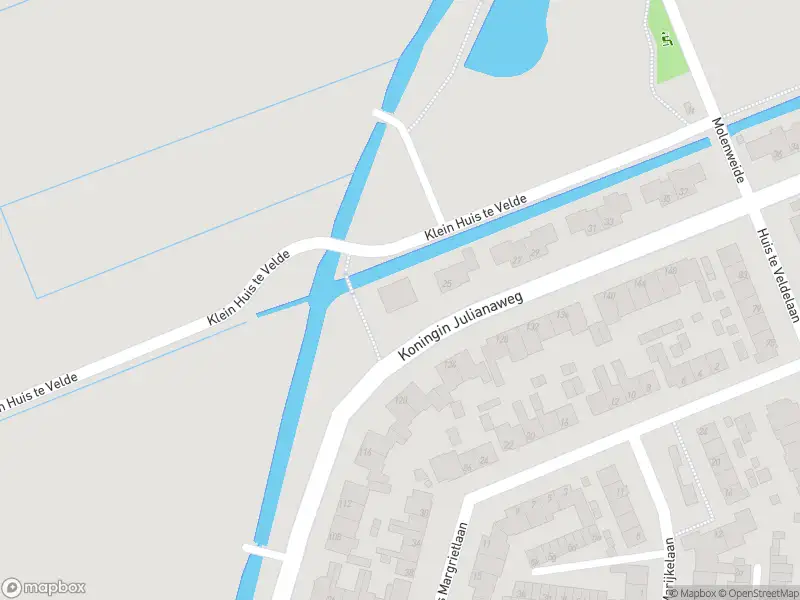 Ambulance met grote spoed naar de Koningin Julianaweg in Maasland