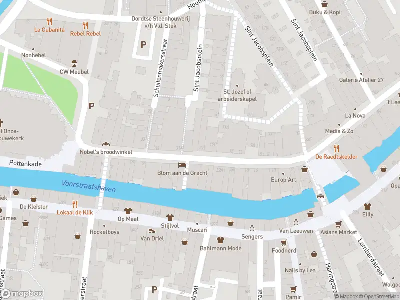 Ambulance met grote spoed naar de Grotekerksbuurt in Dordrecht