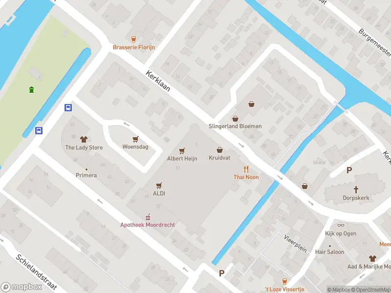 Ambulance met grote spoed naar de De Smidse in Moordrecht