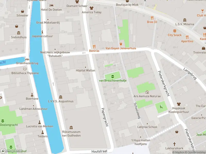 Ambulance met gepaste spoed naar de Brouckhovenshof in Leiden