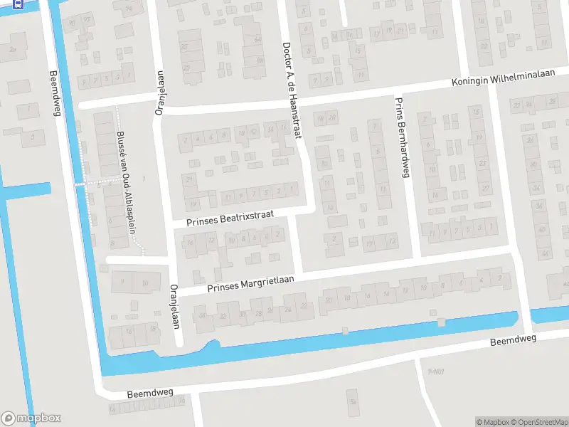 Ambulance met gepaste spoed naar de Prinses Beatrixstraat in Oud-Alblas