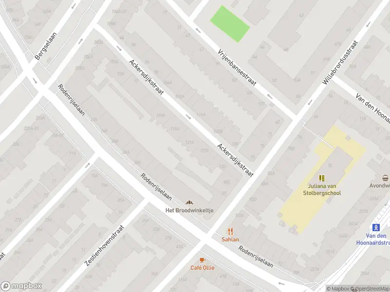 Ambulance met grote spoed naar de Ackersdijkstraat in Rotterdam