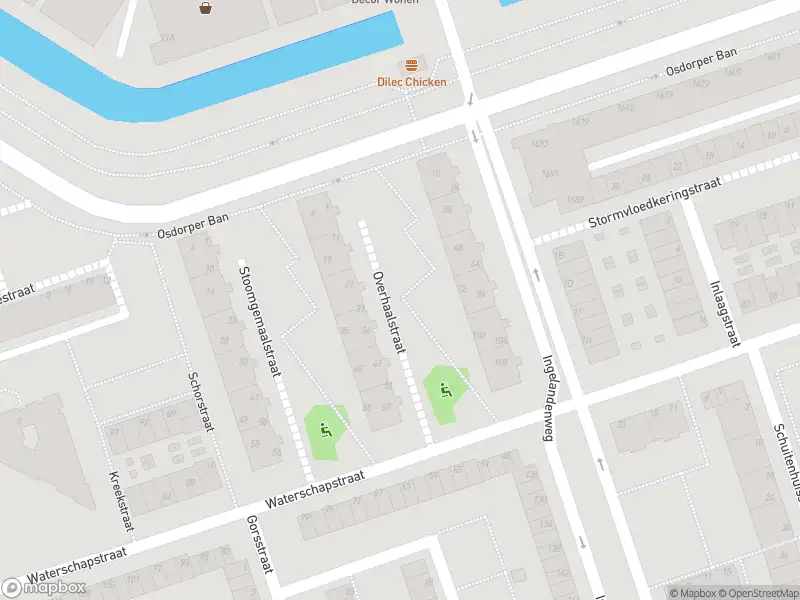 Ambulance met grote spoed naar de Stormvloedkeringstraat in Amsterdam