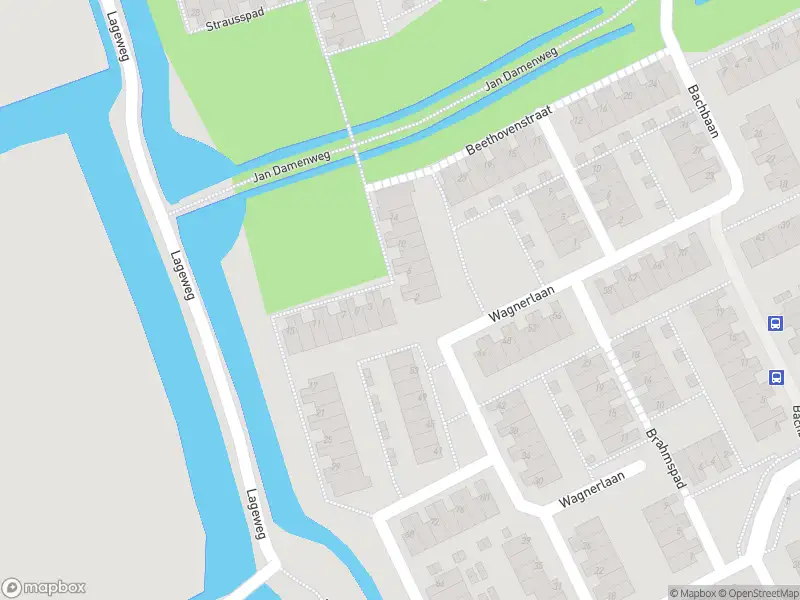 Ambulance met grote spoed naar de Offenbachstraat in Spijkenisse