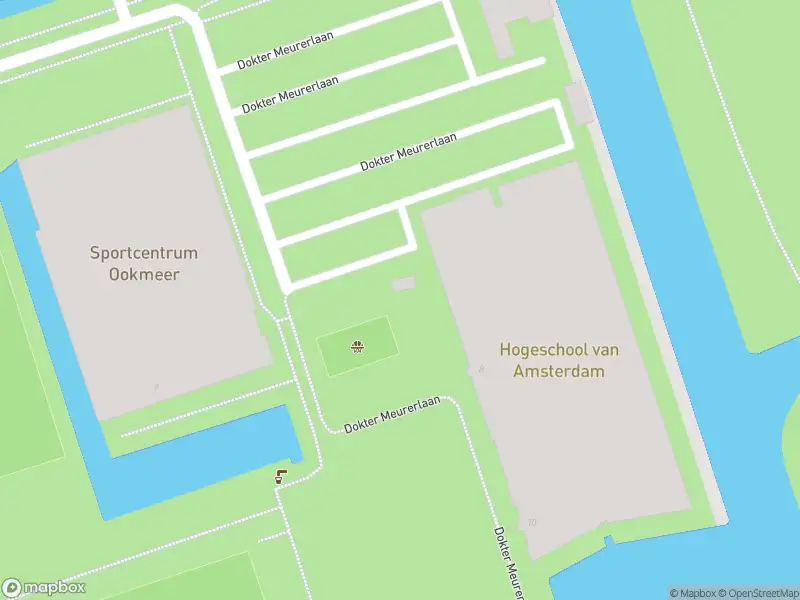Ambulance met gepaste spoed naar de Dokter Meurerlaan in Amsterdam
